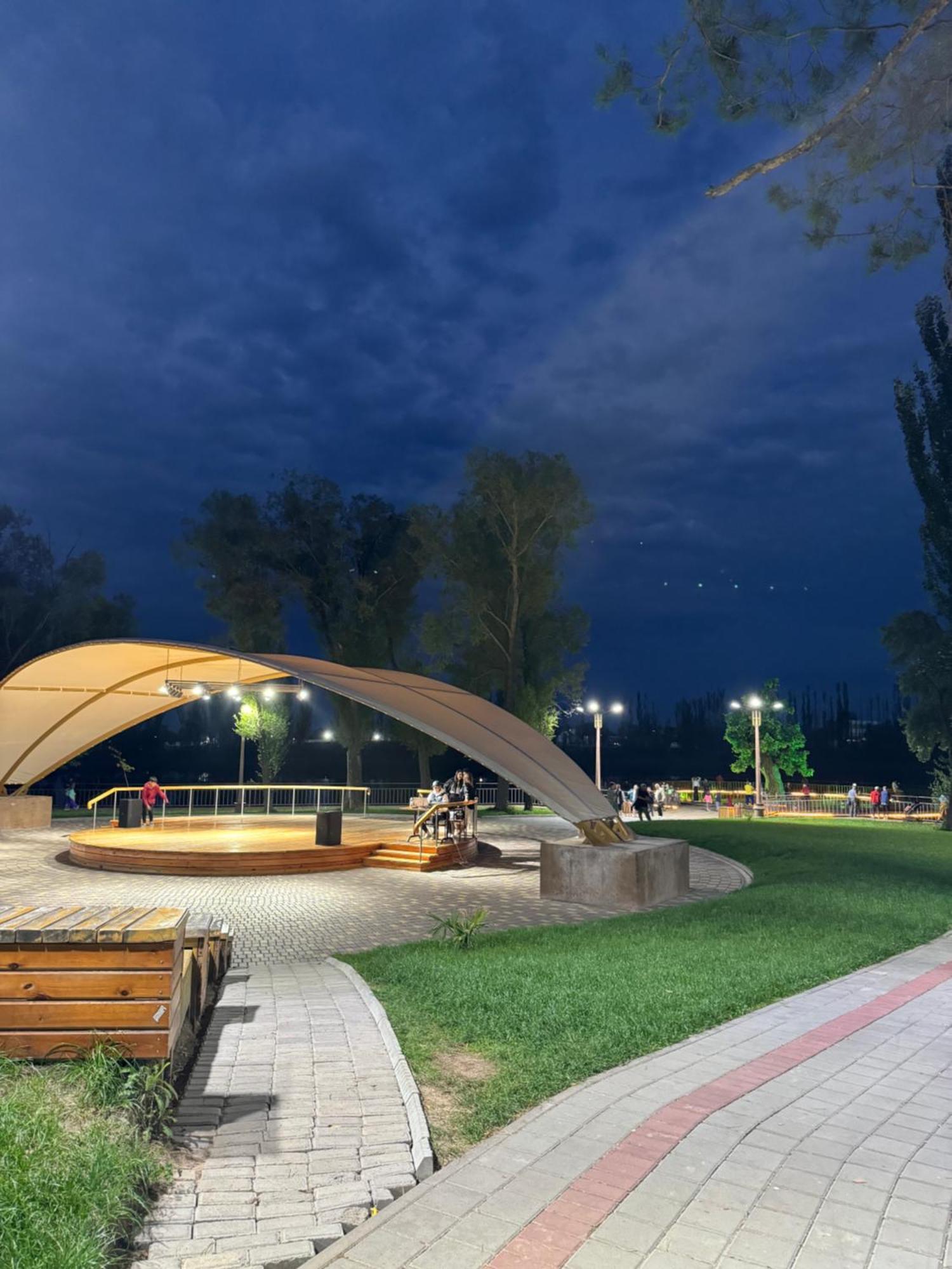 Алые Паруса Hotel Cholpon-Ata Exterior foto